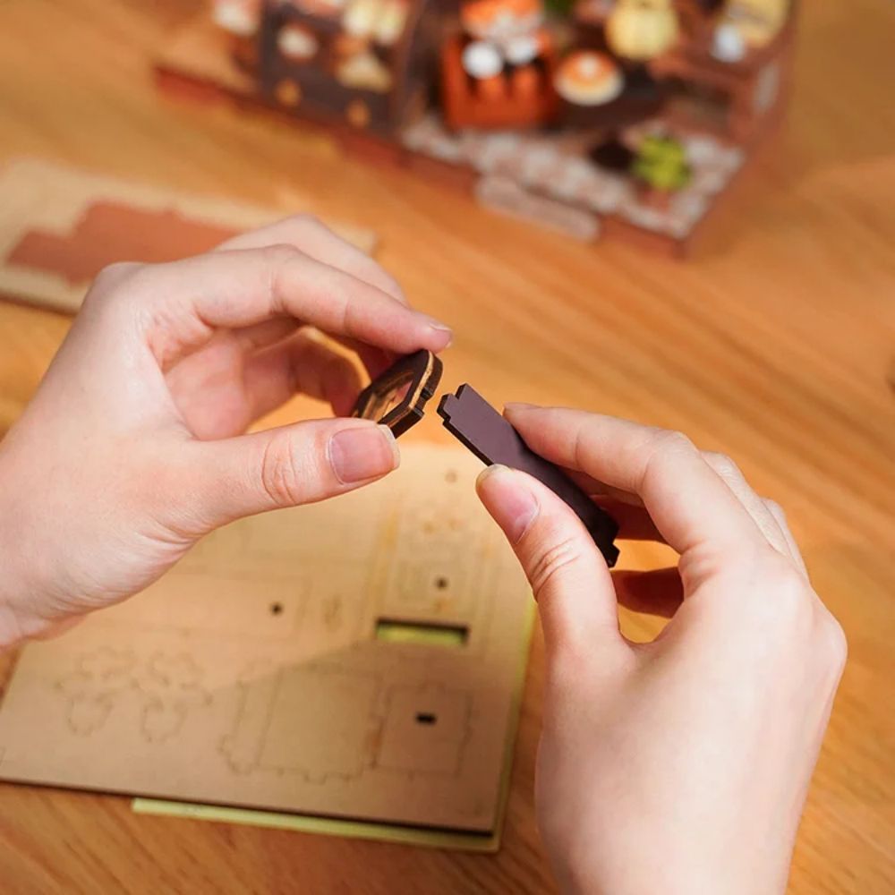 Roro Bakery & Coffee- Miniature House Kit