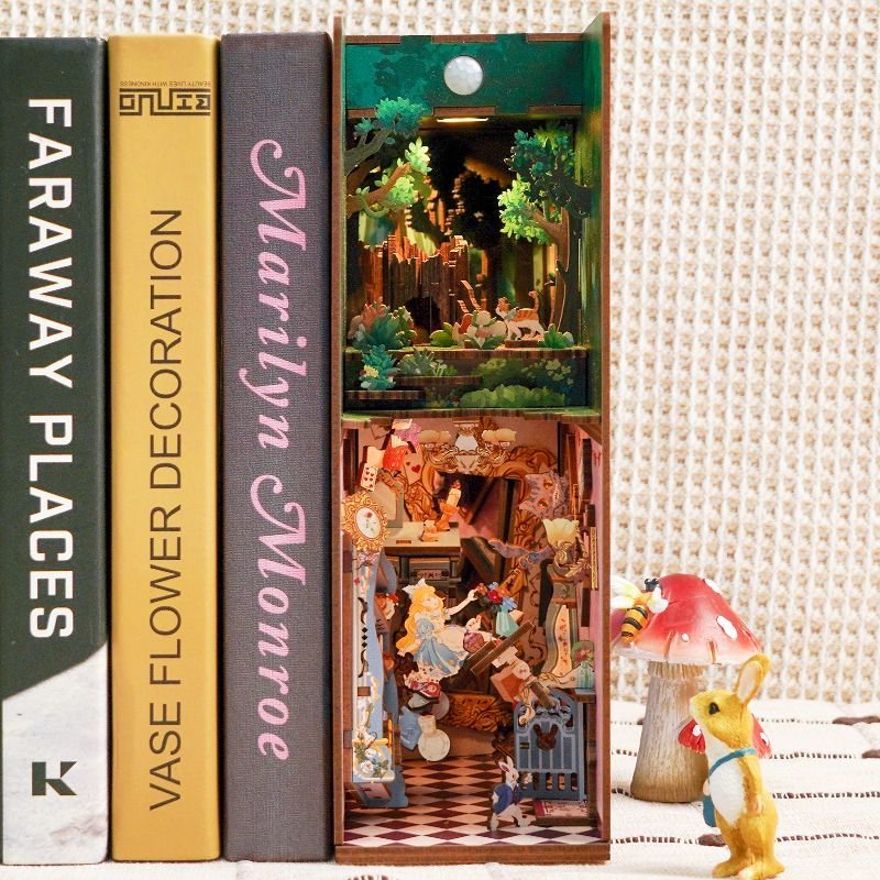 Alice in Wonderland DIY Book Nook