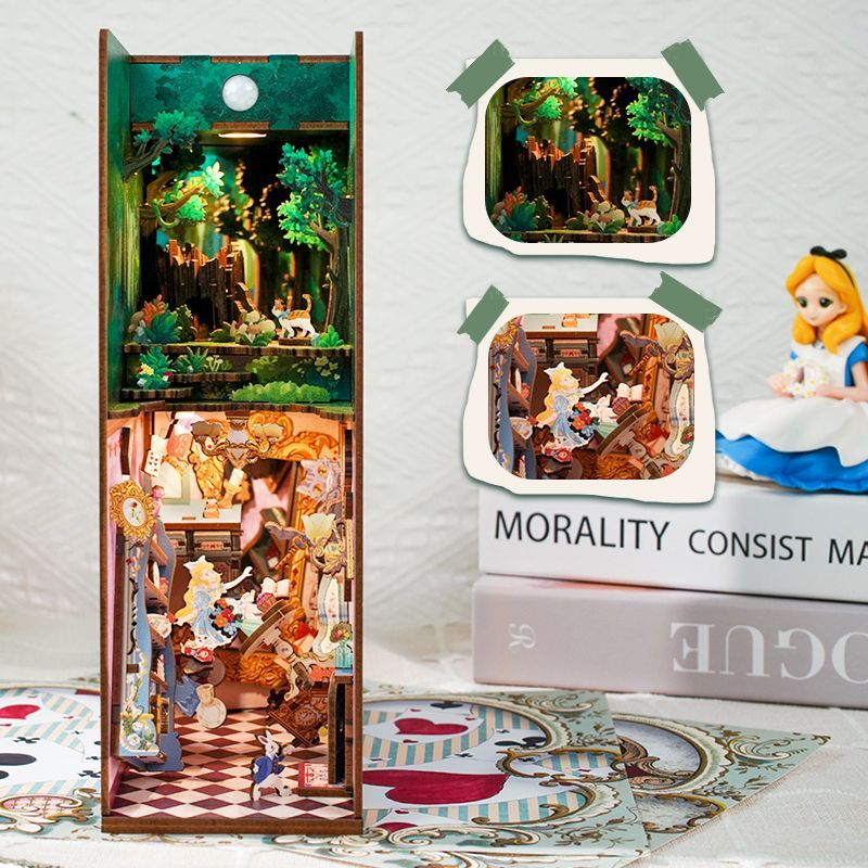 Alice in Wonderland DIY Book Nook